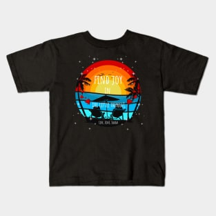 Find Joy in the little things - Live love Laugh - Sunset and Palms Kids T-Shirt